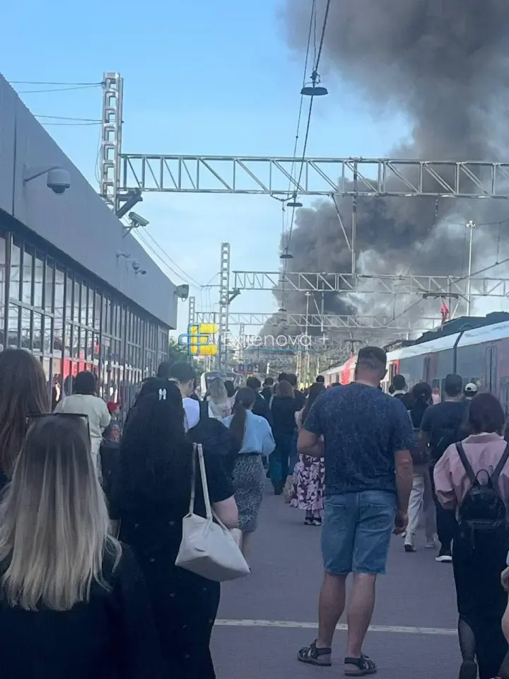 У російському петербурзі пожежа біля заводу "Арсенал", в ангарі із хімреагентами, попередньо, стався вибух