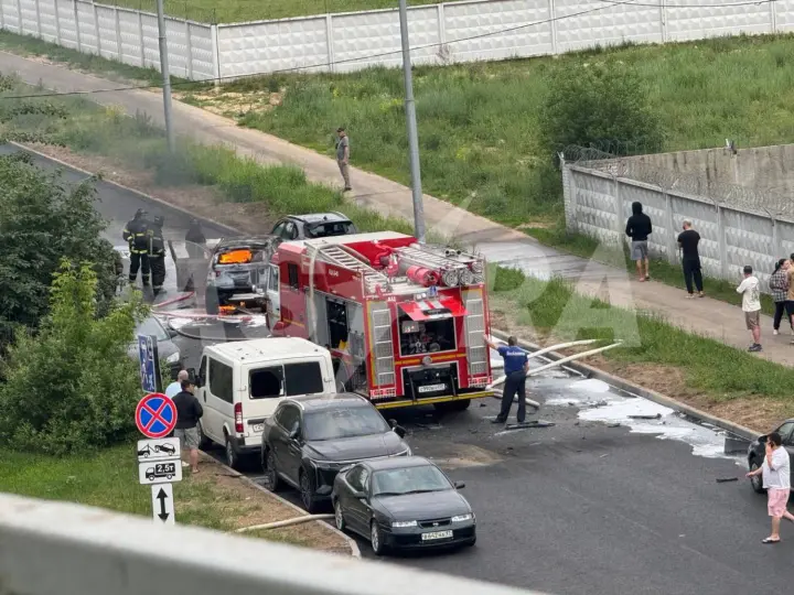 У підмосков'ї злетів у повітря BMW у мікрорайоні для російських військових