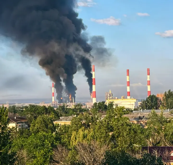 В Самаре после атаки горит Куйбышевский нефтеперерабатывающий завод