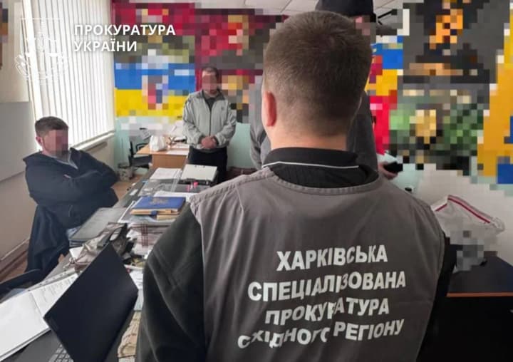 Посадовців армійського корпусу підозрюють у поборах із військових через "бойові"