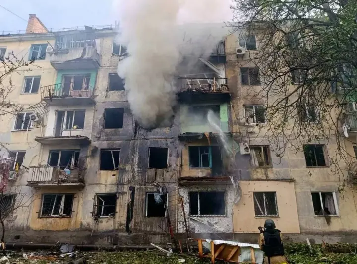 росіяни атакували Павлоград - пошкоджено багатоповерхівку, четверо людей поранені