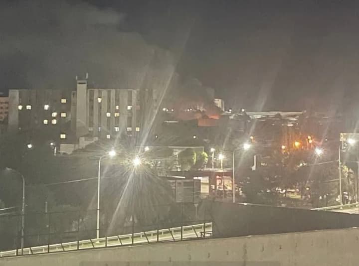 Нічна атака на Крим спричинила пожежі та знеструмлення Севастополя