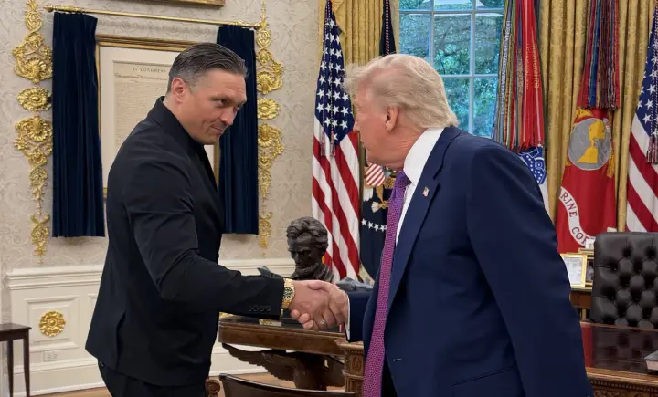 Олександр Усик зустрівся з Трампом в Овальному кабінеті Білого дому