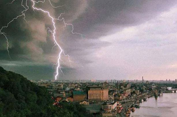 На Київ насувається гроза, синоптики оголосили попередження