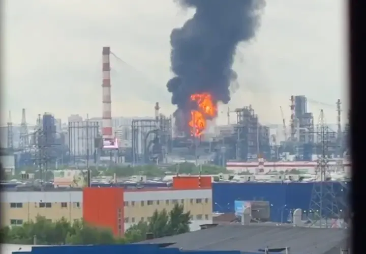 Zelenskyy confirmed the strike on the Moscow Oil Refinery at a distance of 500 km