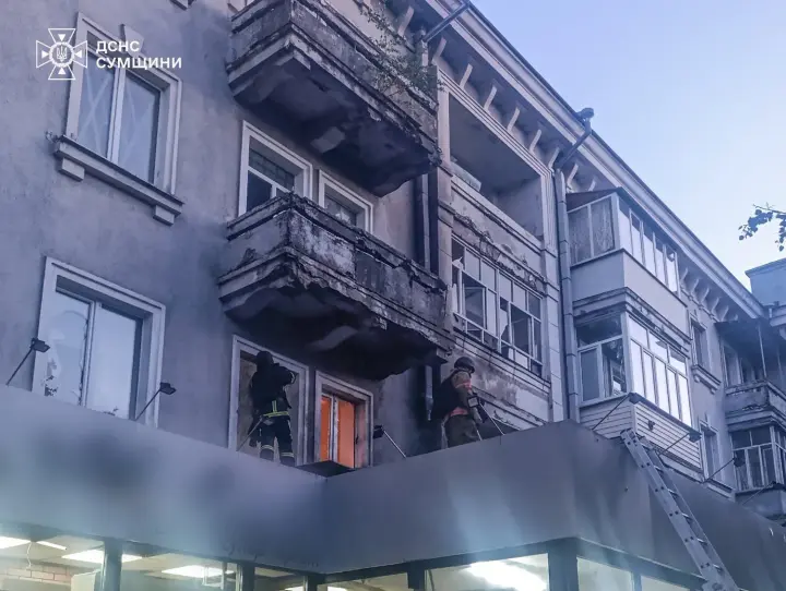 росіяни вдарили по Шостці та поранили жінку з трирічною дитиною
