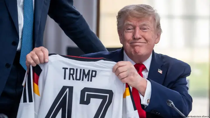 Мерц подарував Трампу форму збірної ФРН з футболу на день народження