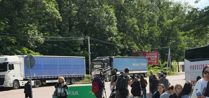 Колапс на польському кордоні - у пункті пропуску "Шегині" застрягли сотні пасажирів