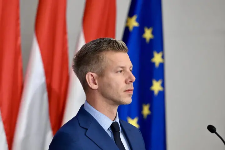 Мадьяр приказал расследовать задержание инкассаторов Ощадбанка в Венгрии
