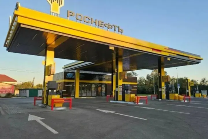 Russia prepares to import gasoline by sea for the first time in a long period - Reuters