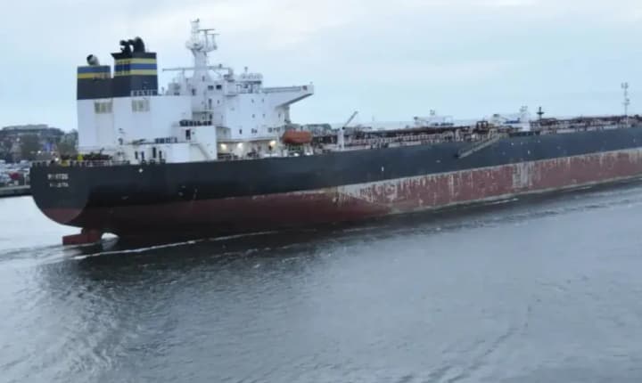 Камерун заявив, що перехоплений британськими військовими танкер не мав права ходити під його прапором