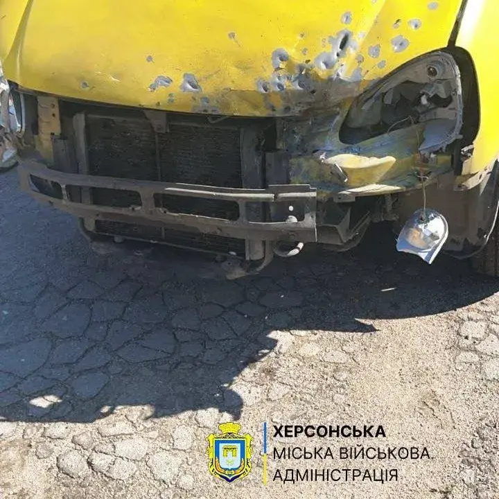 У Херсоні росіяни атакували дві маршрутки, поранено п'ять людей