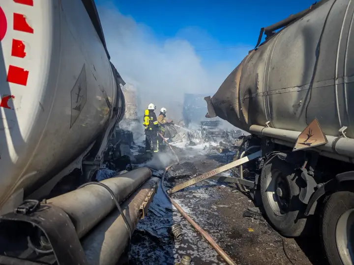 росія вдарила по стоянці з бензовозами і газовозом на півдні Одещини, є загиблий та поранені
