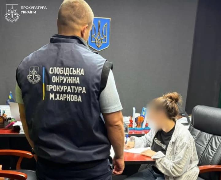 Переломи ребер і черепа - на Харківщині матір підозрюють у систематичному побитті немовляти