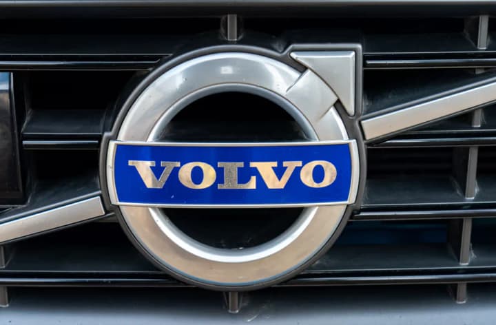 Volvo відкликає 64 тисячі гібридних автомобілів через ризик перегріву акумуляторів