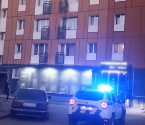 На Київщині жінка випала з вікна четвертого поверху - поліція проводить перевірку