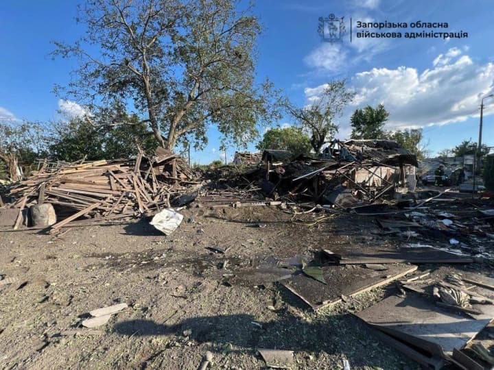 Кількість жертв удару по Запоріжжю зросла до п'яти, постраждали десять людей