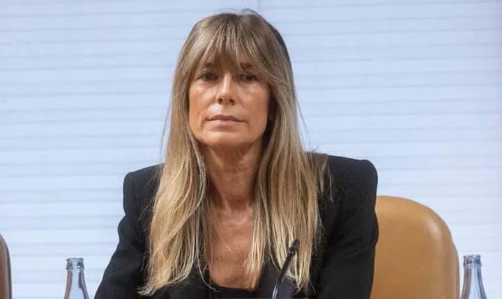Суд у Мадриді зобов'язав дружину прем'єра Іспанії здати паспорт і відвідувати судові засідання