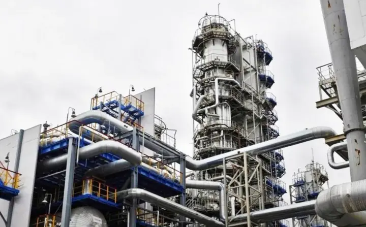 Виробляє до 9 млн тонн нафти на рік - ССО озвучили деталі атаку на НПЗ в тюмені