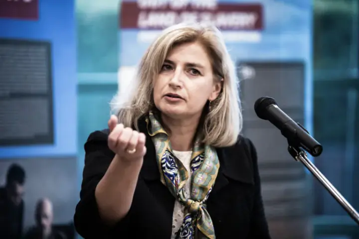 У Навроцкого назвали "оскорблением" отправку курьером через "Новую почту" отозванного у Зеленского ордена