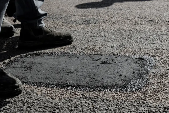 In the Russian Federation, they want to allow citizens to independently repair roads without fines due to a lack of budget funds - SZRU
