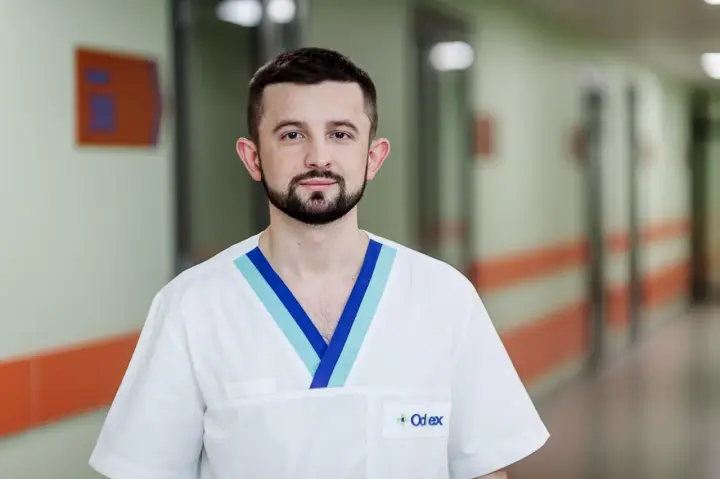 Operated at Odrex despite a court ban – how the PR of a doctor accused of medical negligence works against him