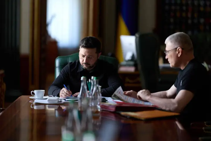 Zelenskyy received intelligence data on the consequences of "long-range sanctions": Russia is pulling air defense from regions to Moscow and the Kerch Bridge