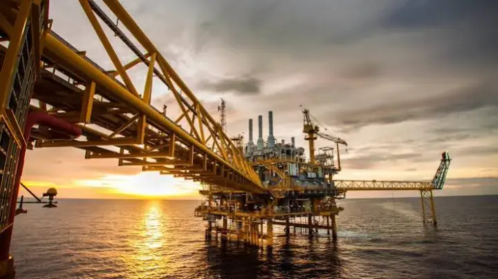 Global oil prices have fallen to their lowest level for the first time since the start of the US-Iran war