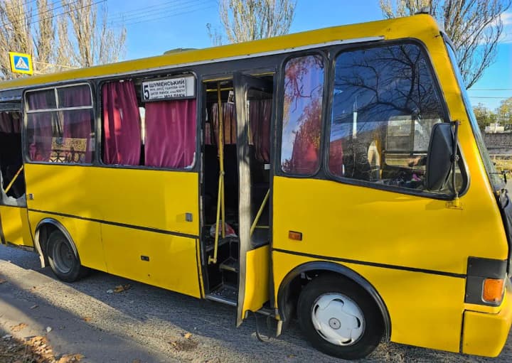 Russia attacked a minibus with a drone in Kherson: two dead, five wounded