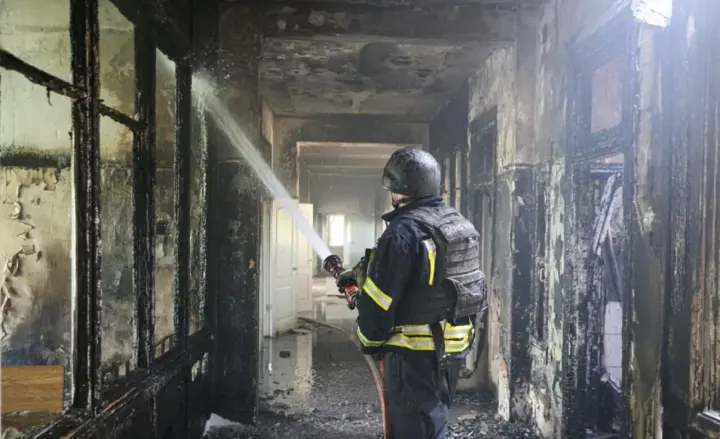 російські війська обстріляли лікарню у Херсоні, загинув медик