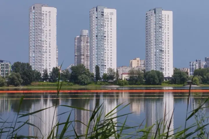 Large-scale leak of petroleum products into Kyrylivske Lake occurred due to a Russian attack, cleanup is ongoing