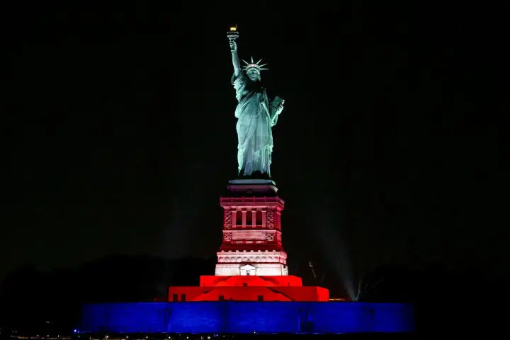 France illuminated the Eiffel Tower and the Statue of Liberty for the 250th anniversary of the USA