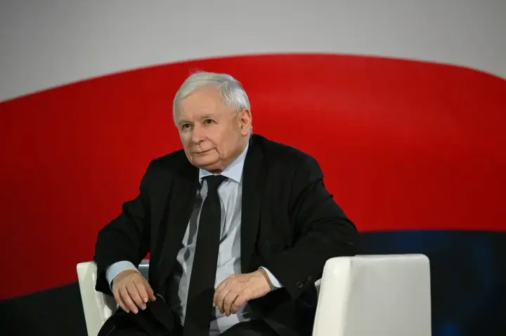 Former Prime Minister of Poland: Ukraine will not join the EU if it does not renounce honoring Bandera and the UPA