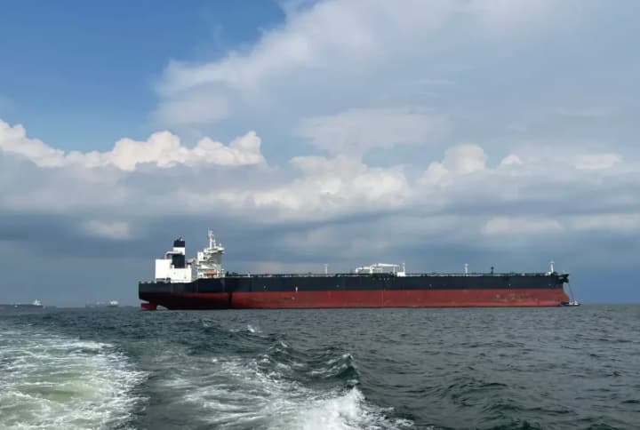 UAE secretly resumed oil exports through the Strait of Hormuz using a "dark fleet" – Reuters