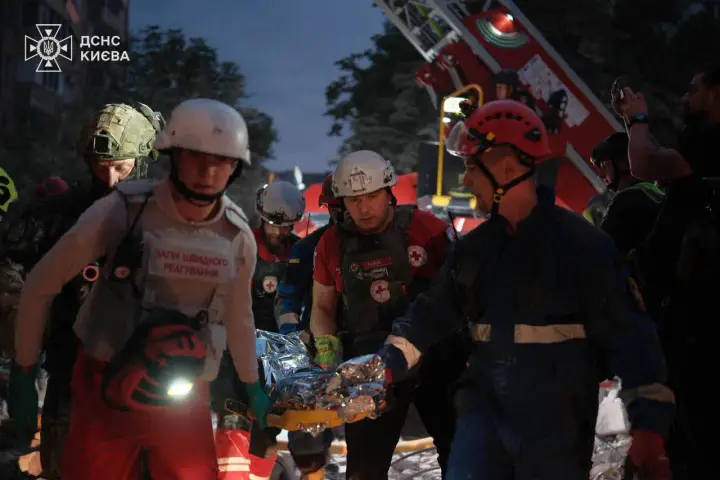 SES shows first consequences of the night shelling of Kyiv: destroyed high-rise buildings, fires and search for people