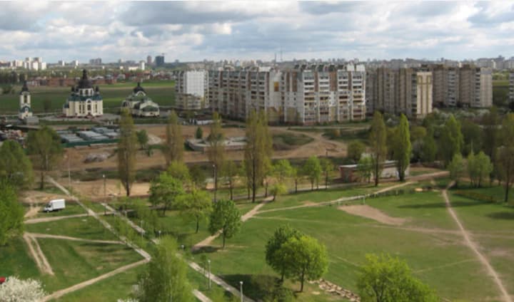 У Вишневому після російської атаки оголосили підвищену небезпеку через загрозу повторної детонації