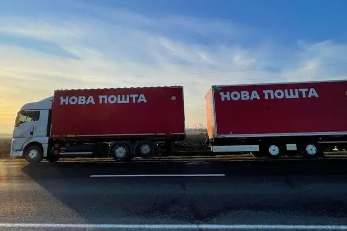 У Дніпрі внаслідок ворожої атаки пошкоджено термінал "Нової пошти"