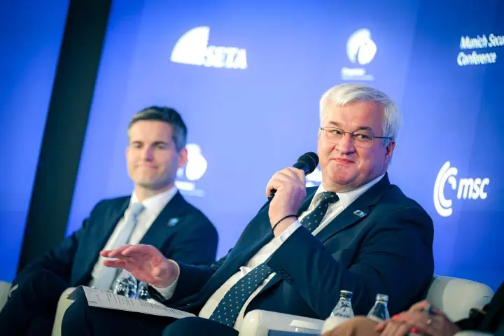 Україна більше не потребує дозволів для далекобійних ударів по військових цілях у рф - Сибіга