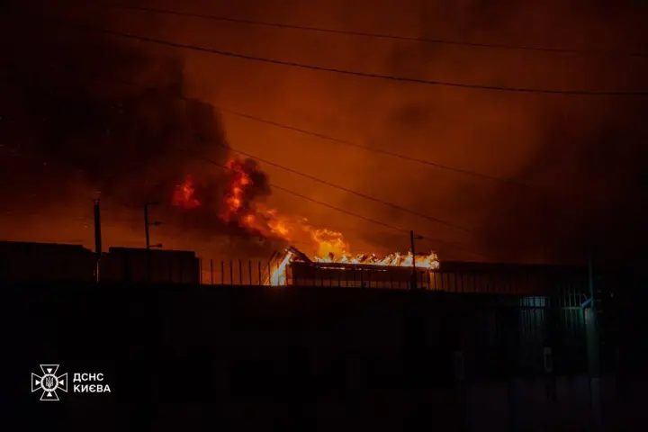 rf attacked Kyiv at night - two injured, fires broke out in two districts