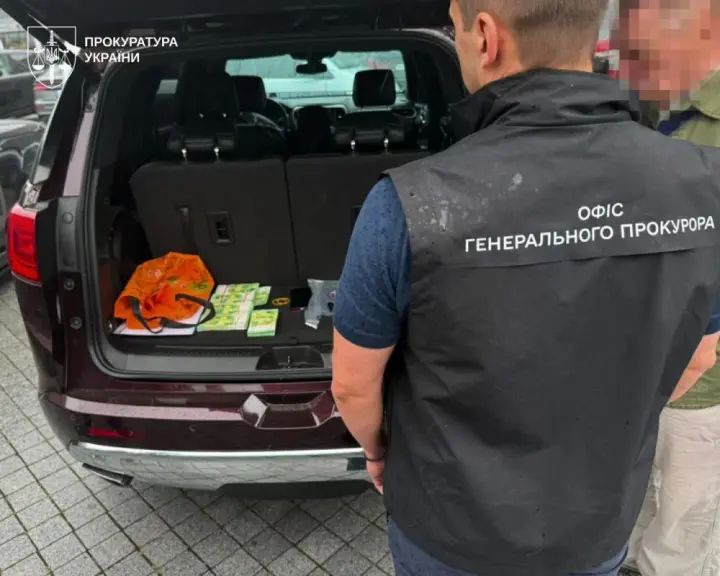 У виробника дронів вимагали 100 тис. євро за висновок ТПП, затримано посадовицю з сином - прокуратура