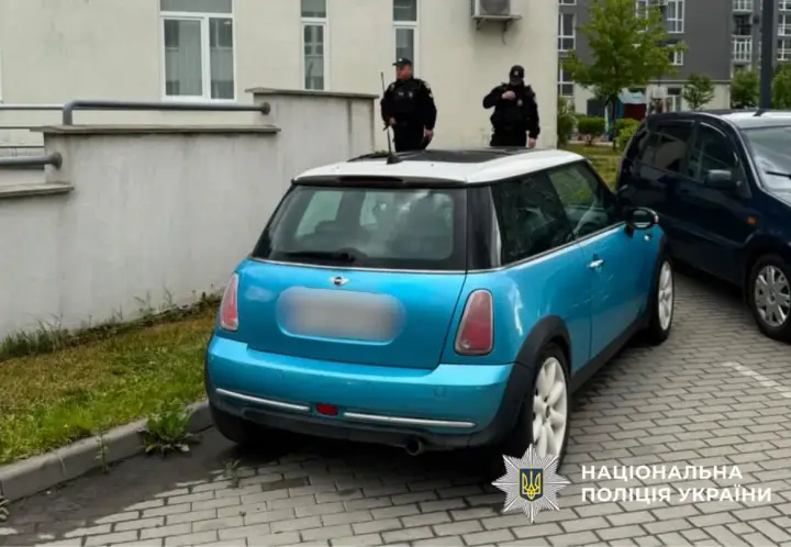 Во Львове нашли тело мужчины с огнестрельным ранением в авто Mini Cooper