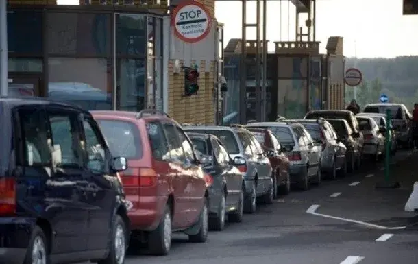 Large queues at the border with Poland: why they appeared and how to avoid them without wasting time