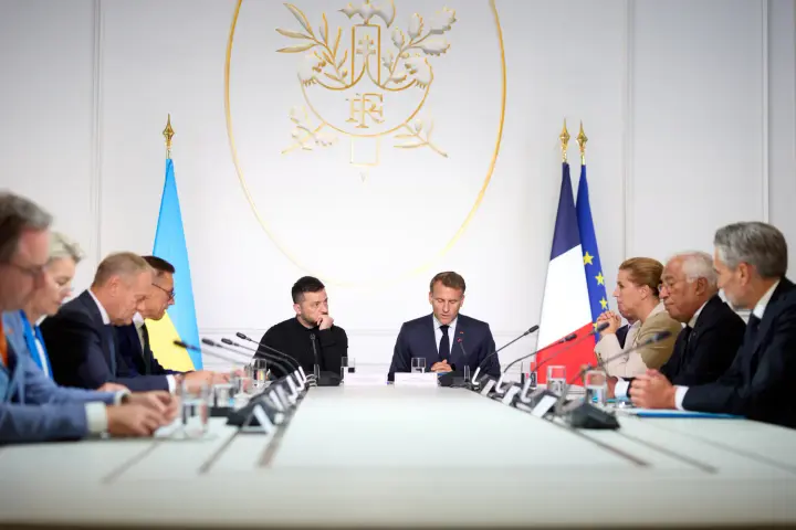 "Coalition of the willing" gathers in Paris - missile defense and military exercises on the agenda