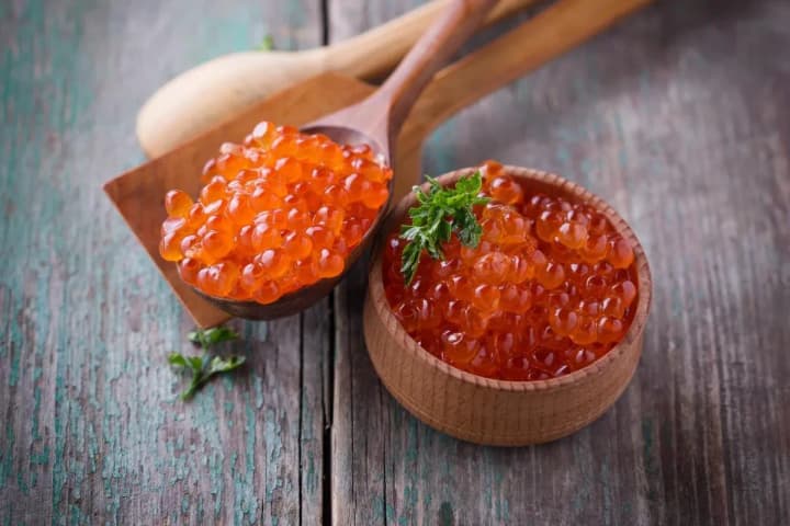 How to distinguish natural red caviar from counterfeit - simple verification methods