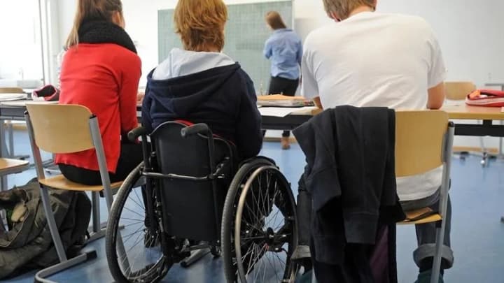 Students with special educational needs in vocational colleges will be able to study with the support of an assistant