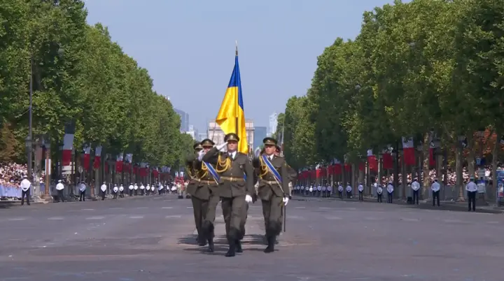 Українські військові пройшли маршем на параді до Дня взяття Бастилії в Парижі