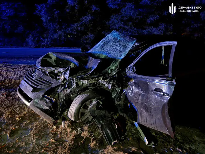 Police officer detained after accident with a van on the oncoming lane
