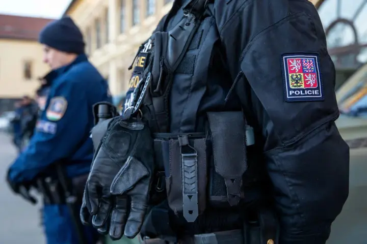 Главный вокзал Праги эвакуировали из-за анонимного сообщения о бомбе