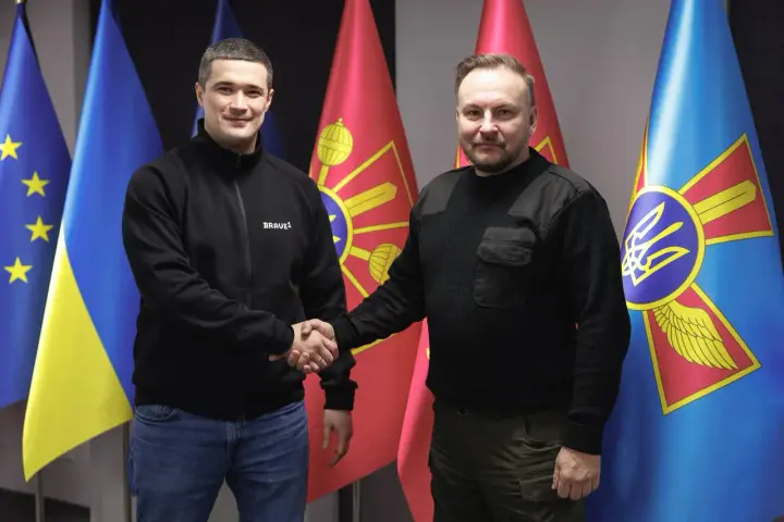 Сергей "Флеш" Бескрестнов вслед за Стерненко уходит с должности советника министра обороны после ухода Федорова