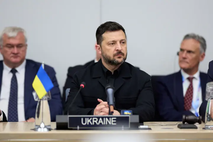 Зеленский призвал государственные институты ускориться с договоренностями с партнерами после ночной атаки рф